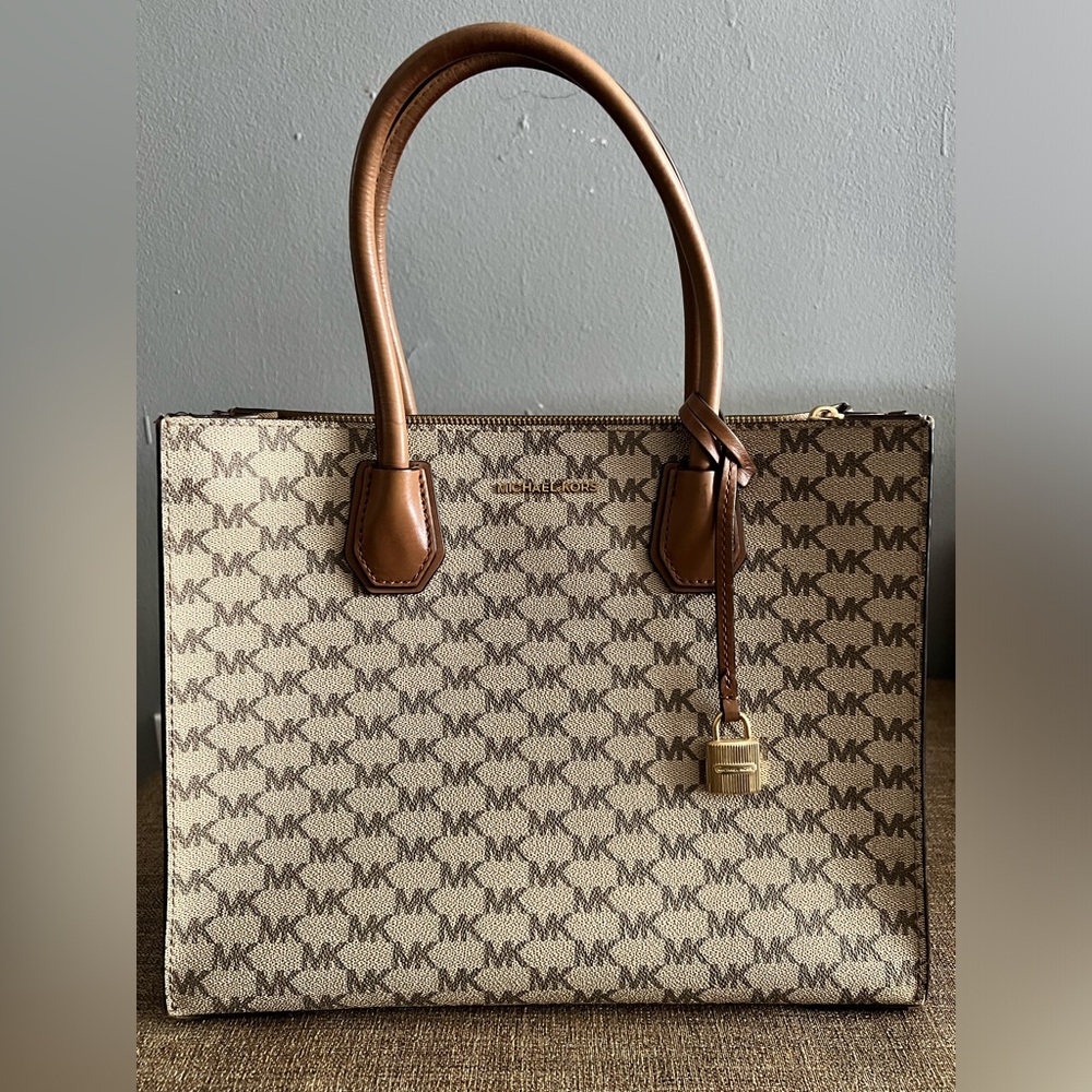 Michael Kors signature tote bag
